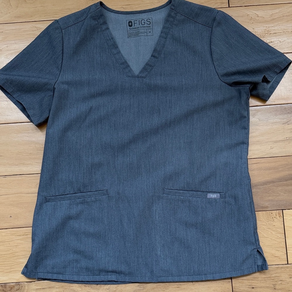 Figs Women's Gray V-Neck Casma 3 pocket scrub top